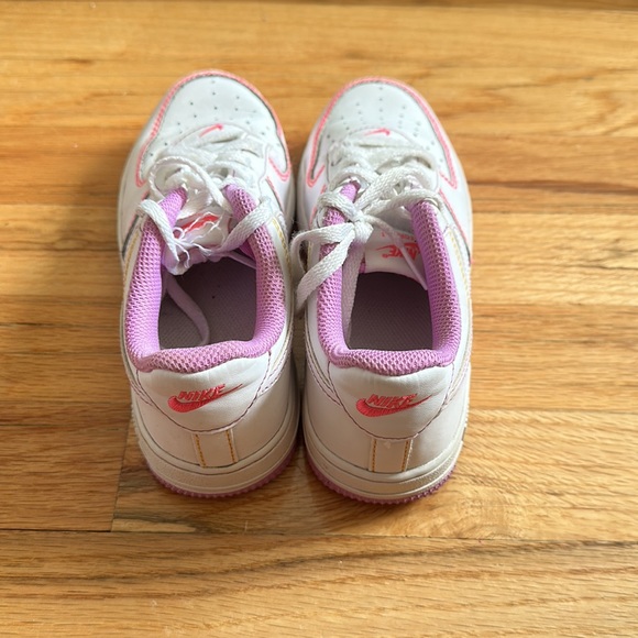 Nike Air Force 1 Contrast Stitch DC9672-110 Fuchsia Glow Purple Pink White Sz 1Y - Picture 6 of 8